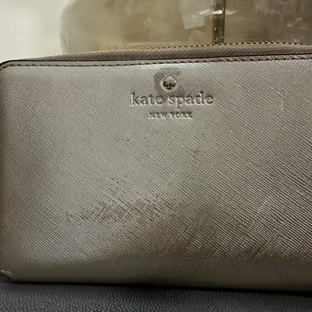 KATE SPADE WALLET GOLD LEATHER BIFOLD GOLD TONE OUTER ZIP CLOSURE